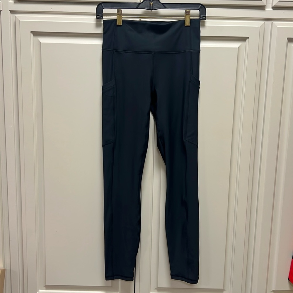 Fabletics high waisted cold weather pocket legging NWT SMALL Black